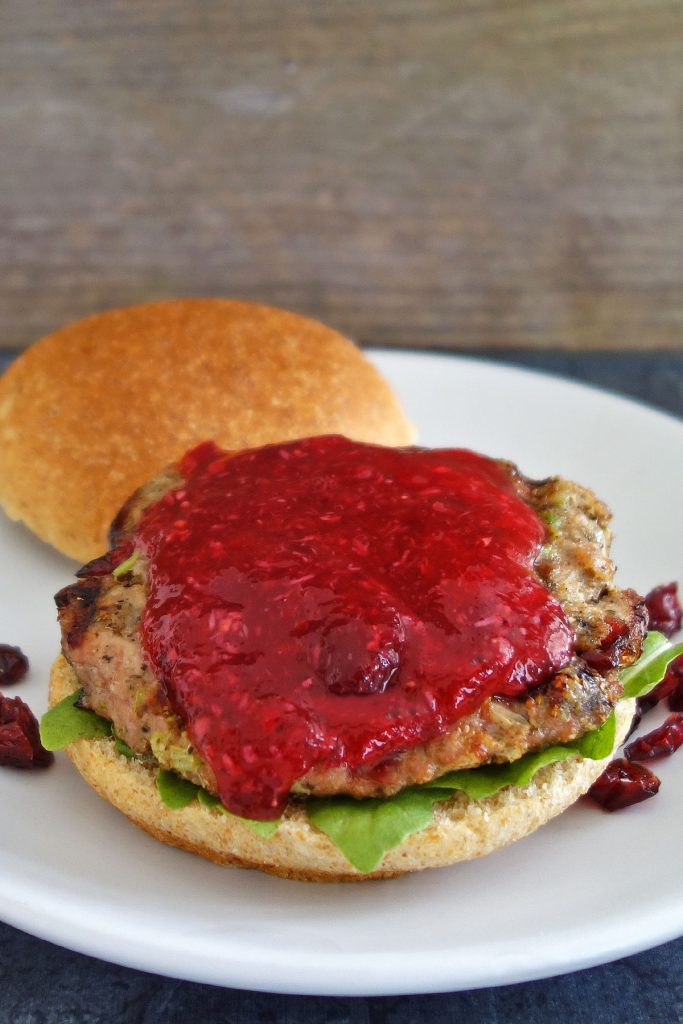 Thanksgiving Turkey Burger recipe - Delicious burger with cranberry sauce