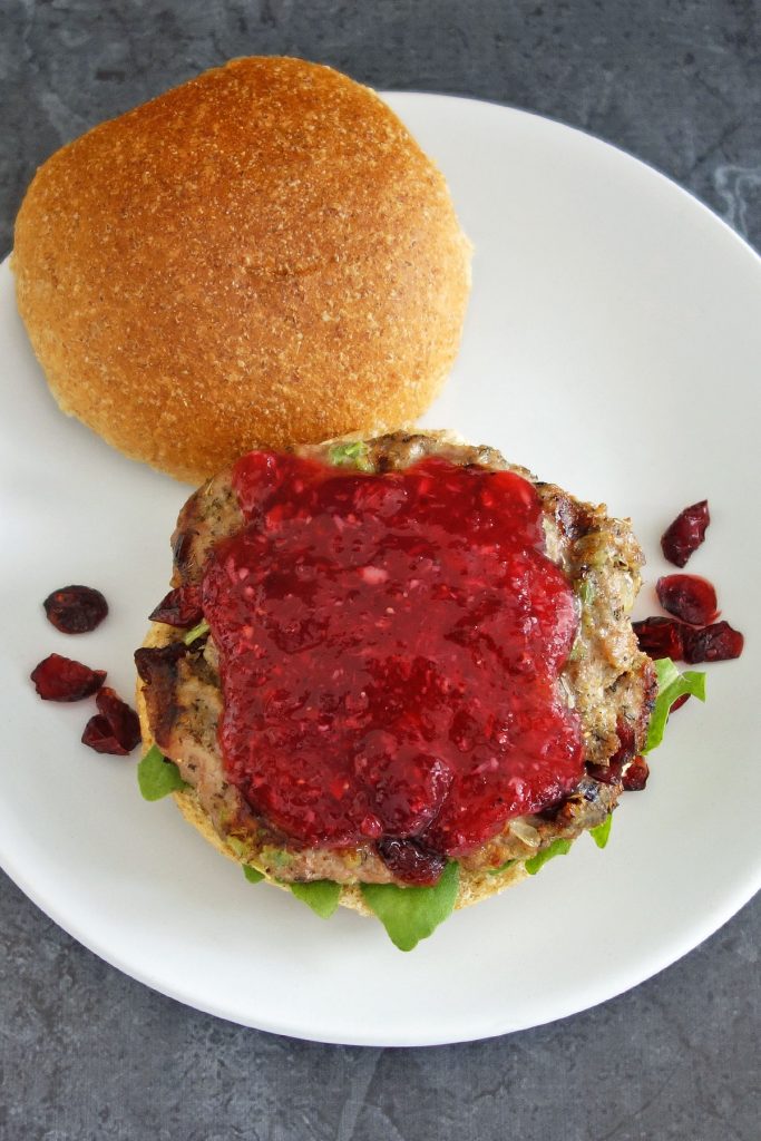 Thanksgiving Turkey Burger recipe - Delicious burger with cranberry sauce